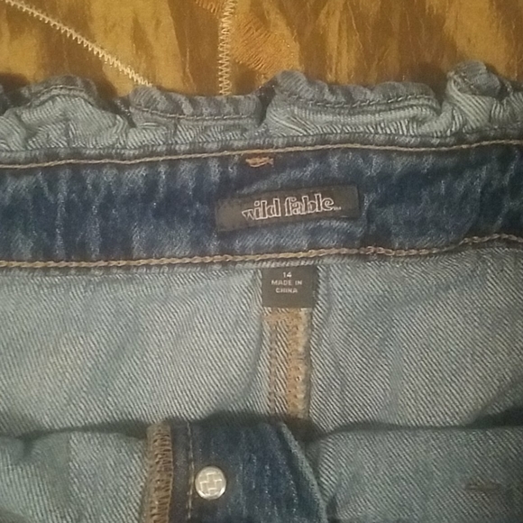 Fable: 5 Button - Picture 6 of 6